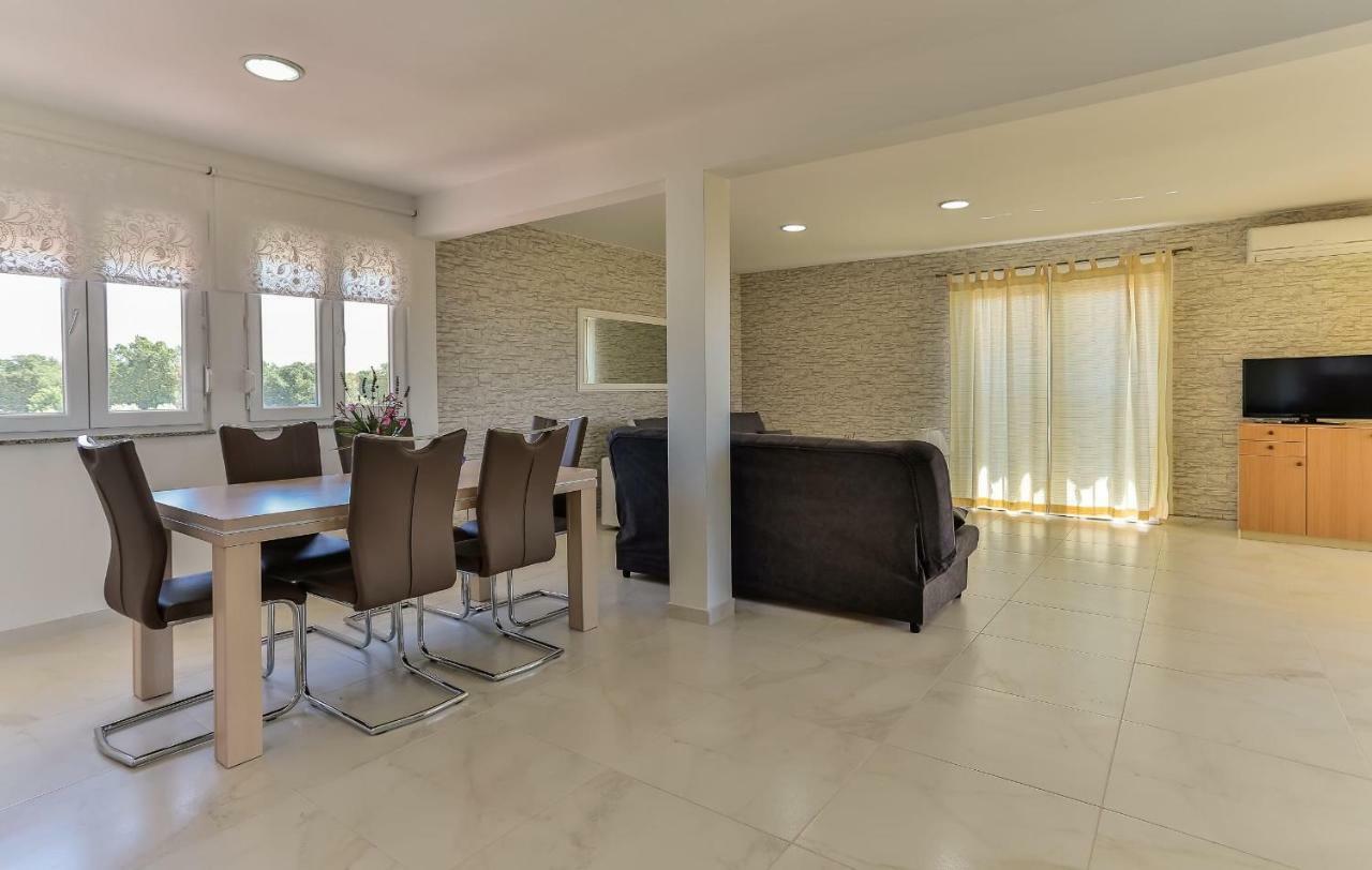 Apartments Dora Victoria Dream Медулин Экстерьер фото