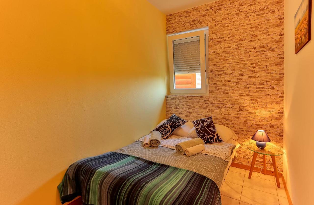 Apartments Dora Victoria Dream Медулин Экстерьер фото