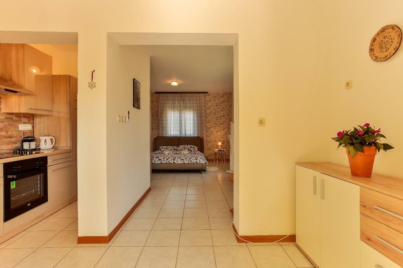 Apartments Dora Victoria Dream Медулин Экстерьер фото