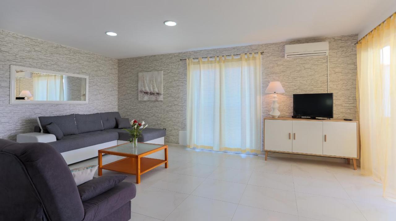 Apartments Dora Victoria Dream Медулин Экстерьер фото